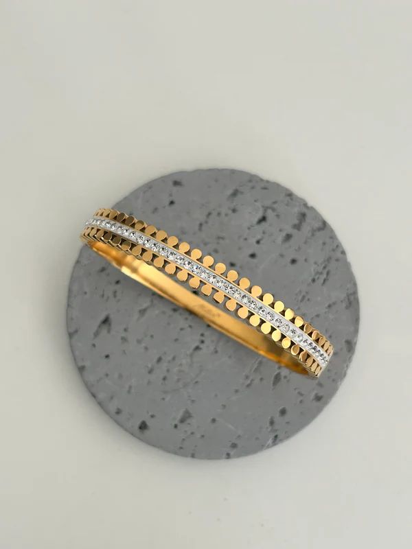 MINIMAL STUDDED CUFF