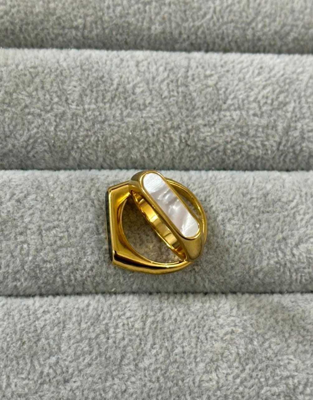 MINIMAL OVAL RING