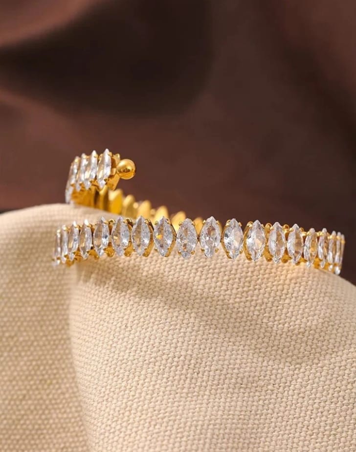 CRYSTAL CUDDLE HANDCUFF