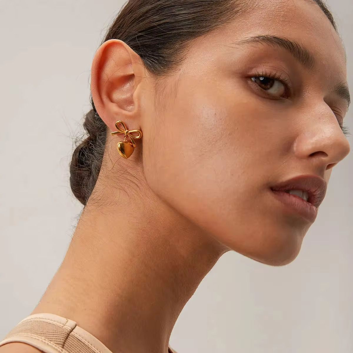 Heart bow earstuds