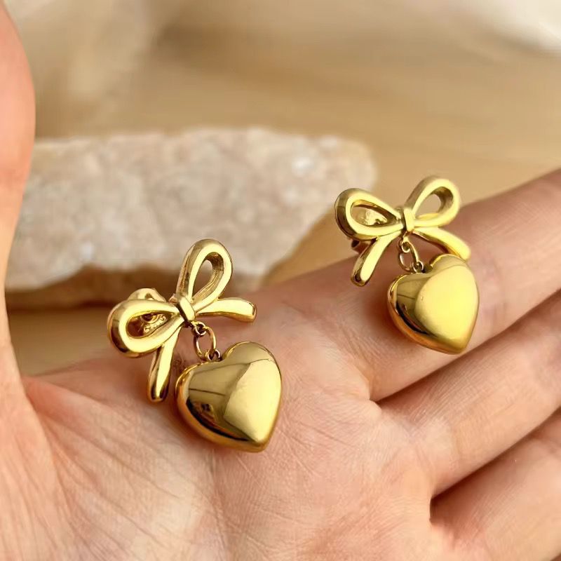 Heart bow earstuds