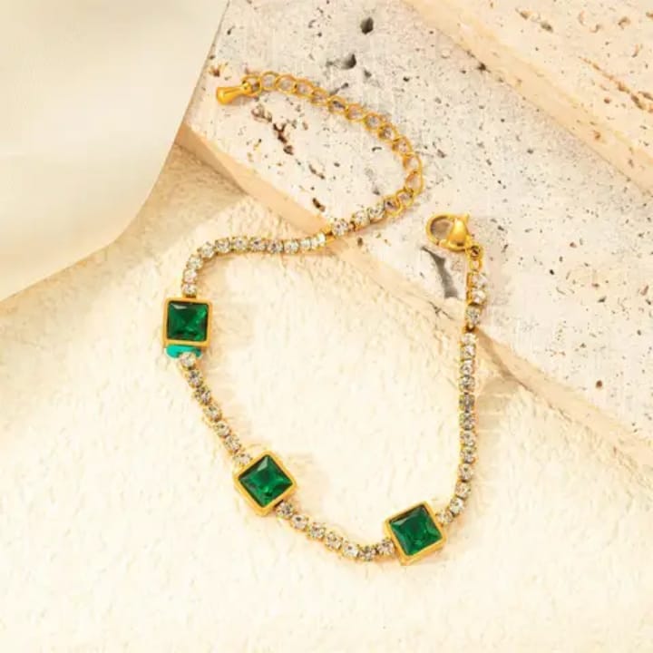 EMERLD STUDDED BRACELET