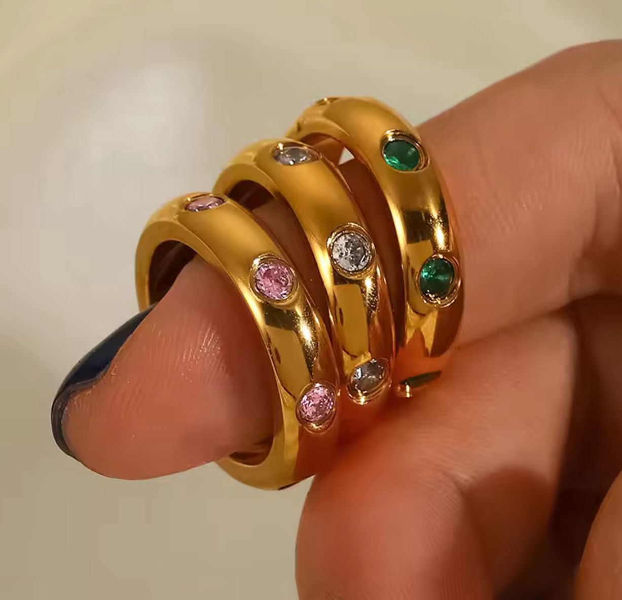 MINIMAL STONE RING