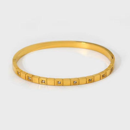 SQUARE STUDDED HANDCUFF