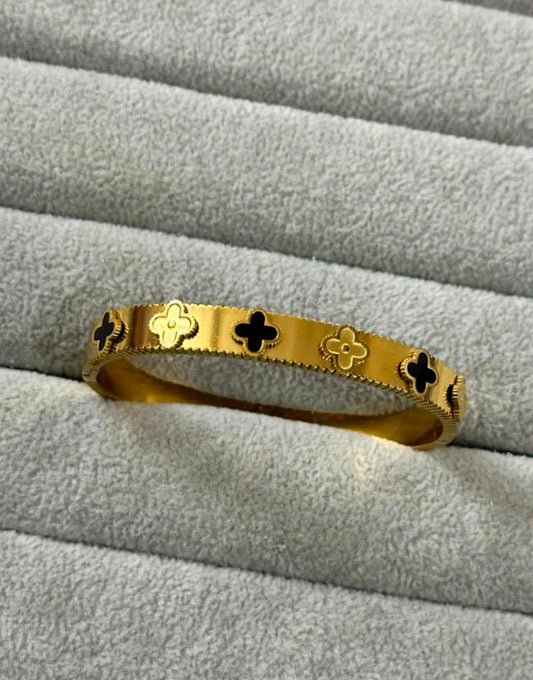 CLOVE HANDCUFF