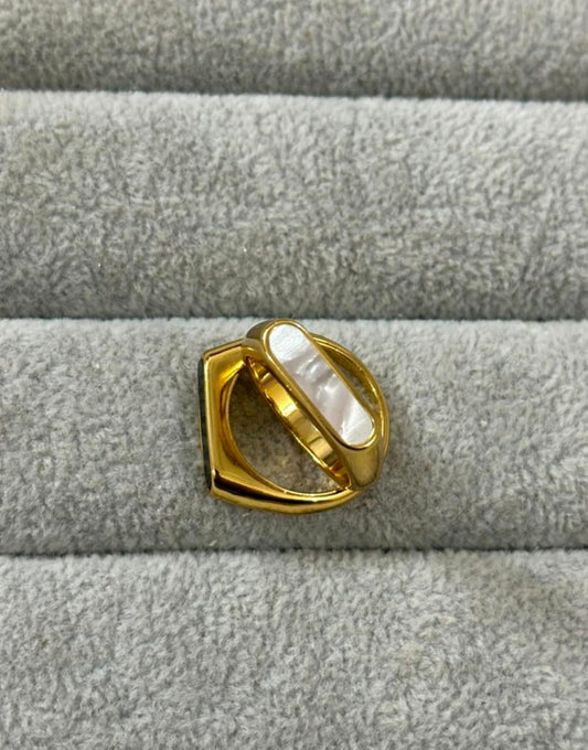 MINIMAL OVAL RING