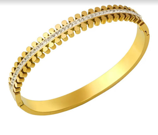 MINIMAL STUDDED CUFF